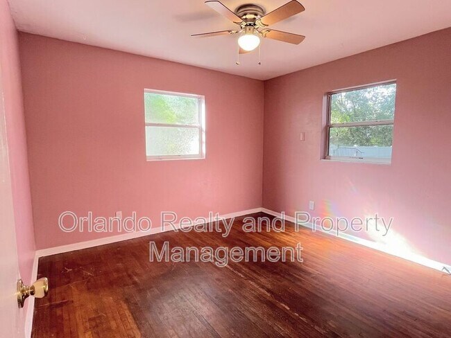 Building Photo - 2611 Pembrook Dr
