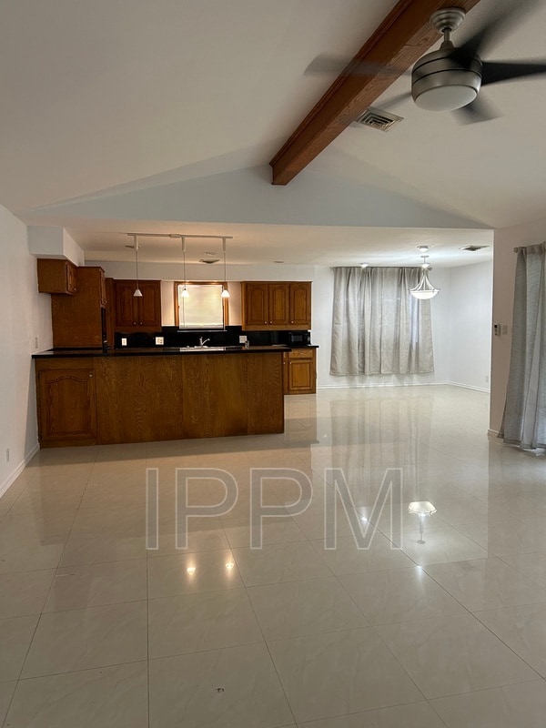 Building Photo - 5610 La Cana Dr