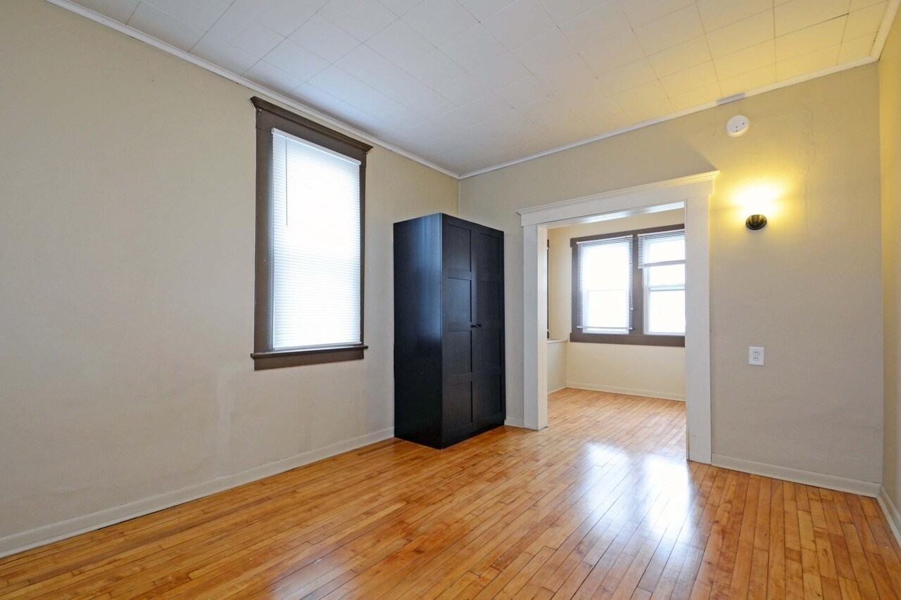 Building Photo - 2418 University Ave NE