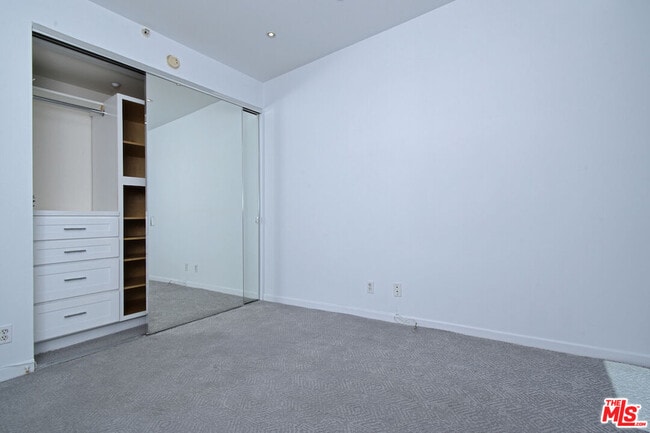 Building Photo - 10520 Wilshire Blvd