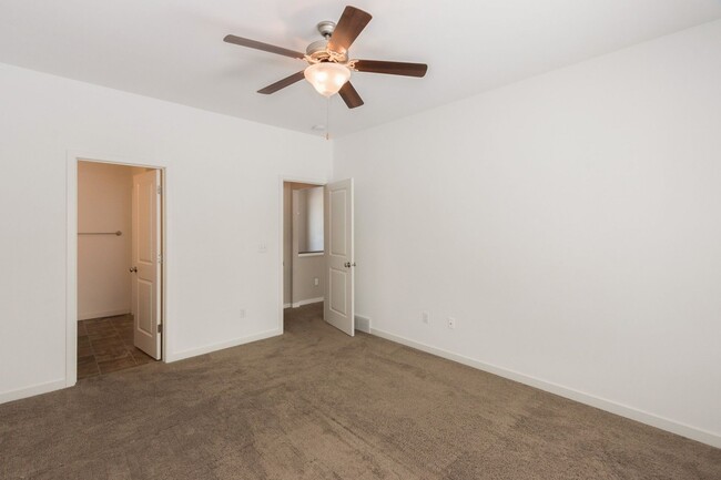 Building Photo - Beautiful 4 bed/3 bath house