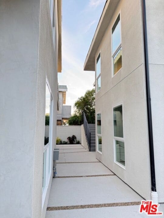 Building Photo - 5191 Lindley Ave