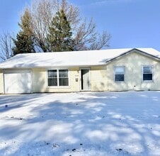 Building Photo - 2308 E Vermont Ave