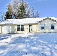 Building Photo - 2308 E Vermont Ave