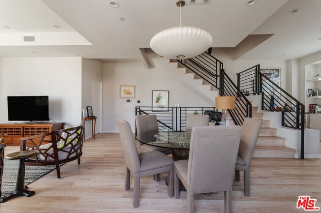 Building Photo - 6072 Pickford St