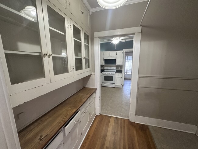 Building Photo - 215 N Washington St