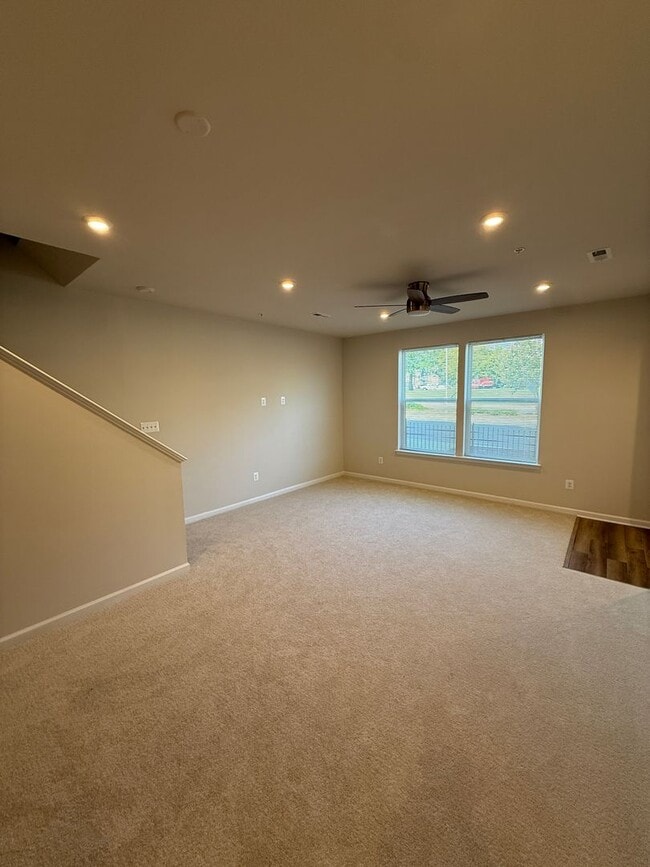 Building Photo - 6711 Belcrest Rd