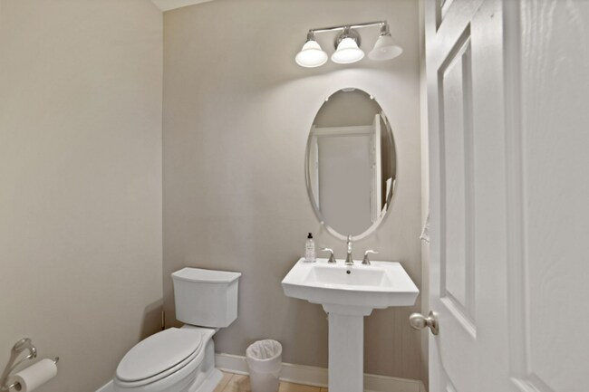 Building Photo - 503 Crown Park Ave