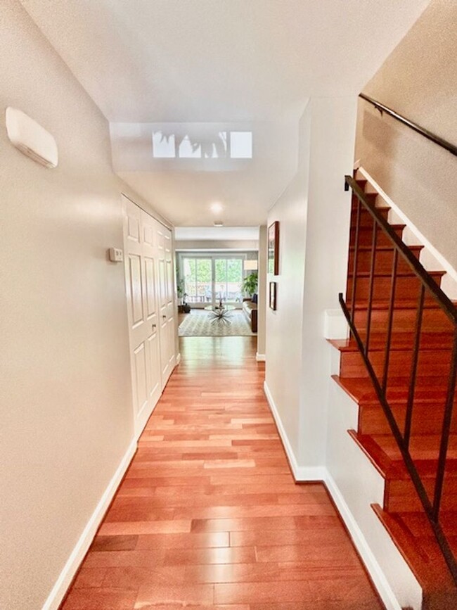 Building Photo - Welcome to this Lovely Home in Reston, VA!