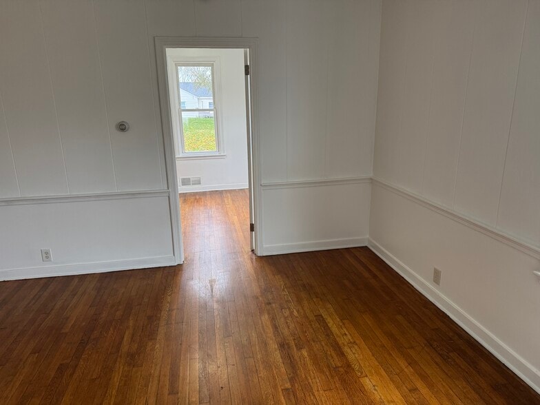 Primary Photo - 99 Lansing St