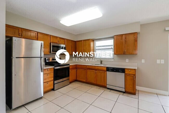 Building Photo - 3 Bedroom Pet-Friendly Home in Fort Myers,...