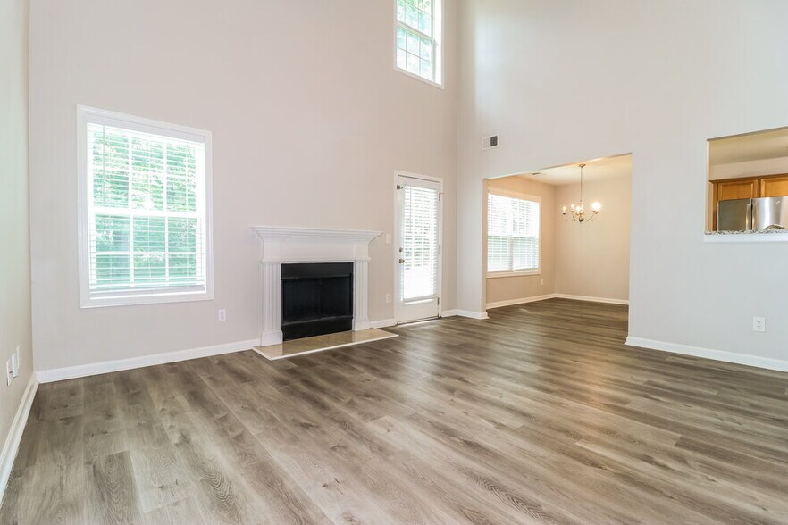 Building Photo - 6695 White Walnut Way