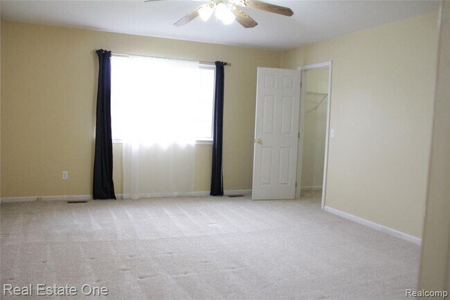 Building Photo - 40690 Bluesprings Ct