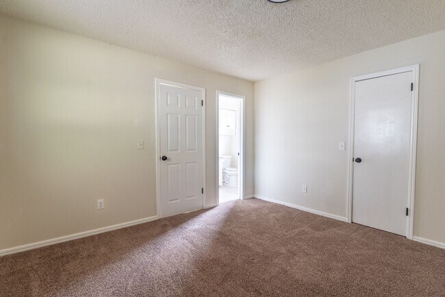 Building Photo - 4 Bedroom Rent to Own Home Available!