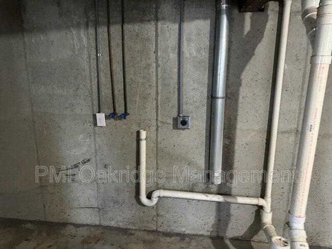 Building Photo - 749 Charlton Ct