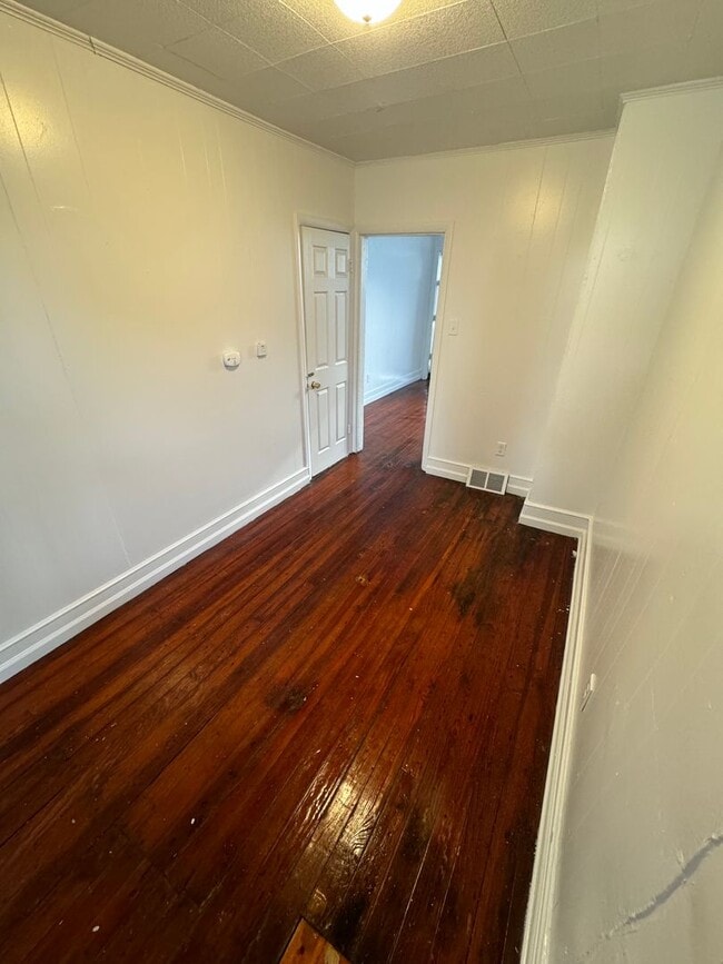 Building Photo - Coming soon! Cozy 2 bedroom house with par...