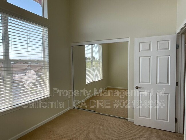 Building Photo - 950 Campoy St