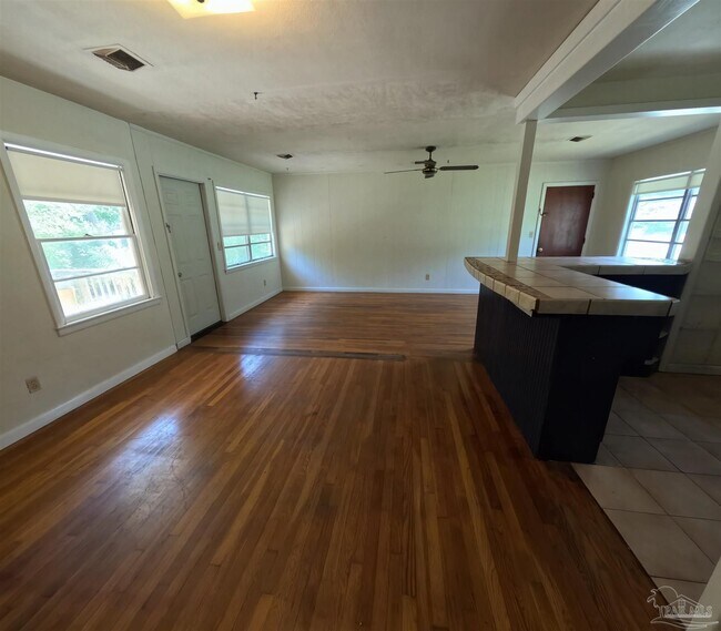 Building Photo - 3814 Gerhardt Dr