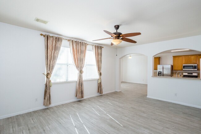 Building Photo - 2111 Castle Gardens Ln
