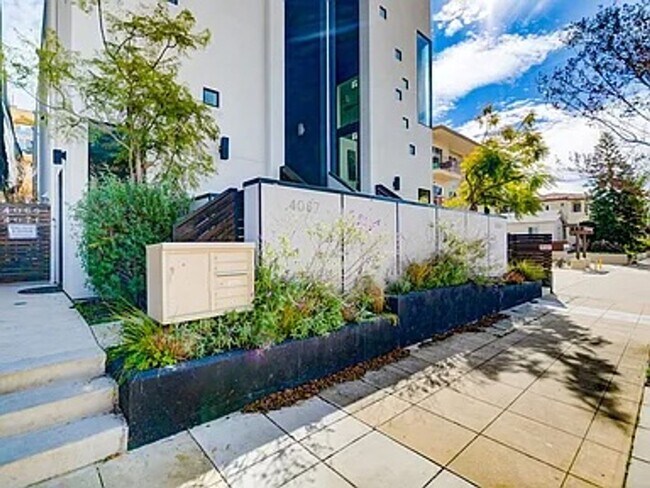 Building Photo - RARE Luxurious 3 Bedroom + Office in Hillcrest / Mission Hills