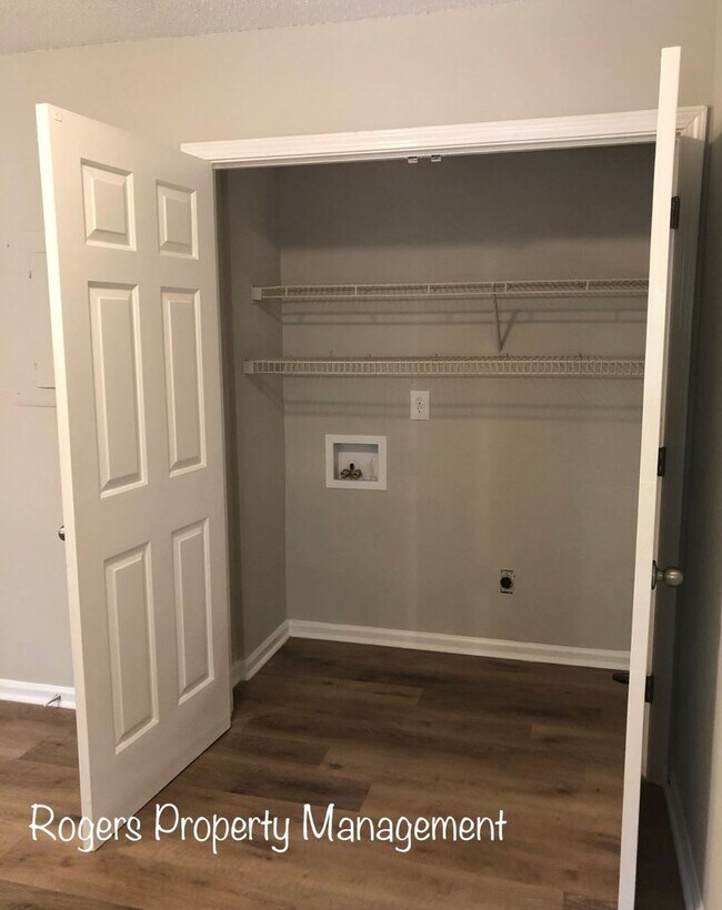 Building Photo - Convenient Modern Townhome in Creedmoor