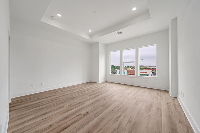 Building Photo - 3468 Bremond St
