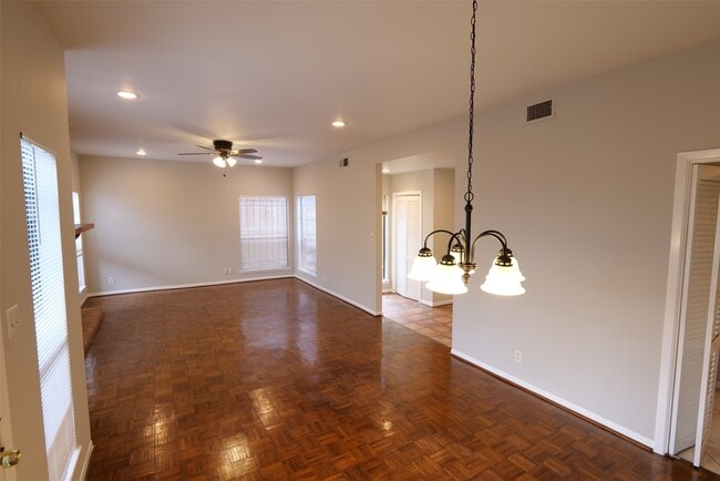 Building Photo - 9526 Val Verde St