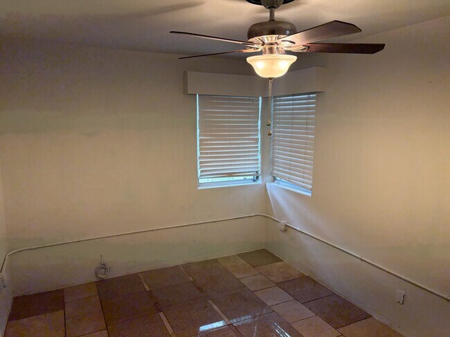 Building Photo - 1703 John Anderson Dr