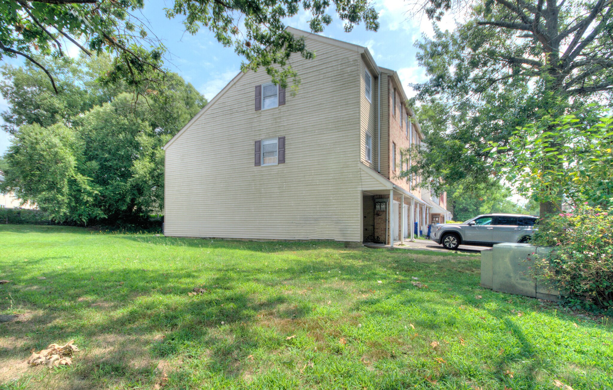 Building Photo - 100 Chaucer Rd