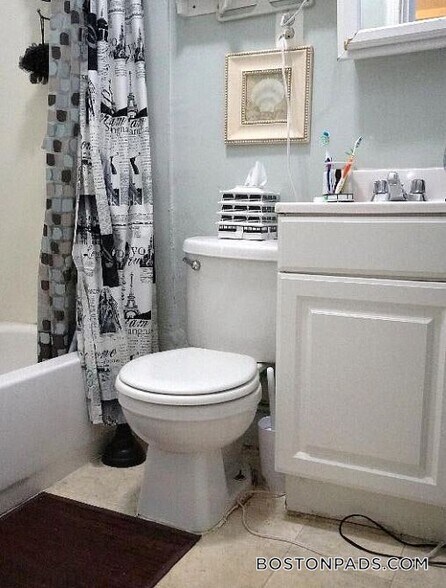 Building Photo - 55 Park Dr