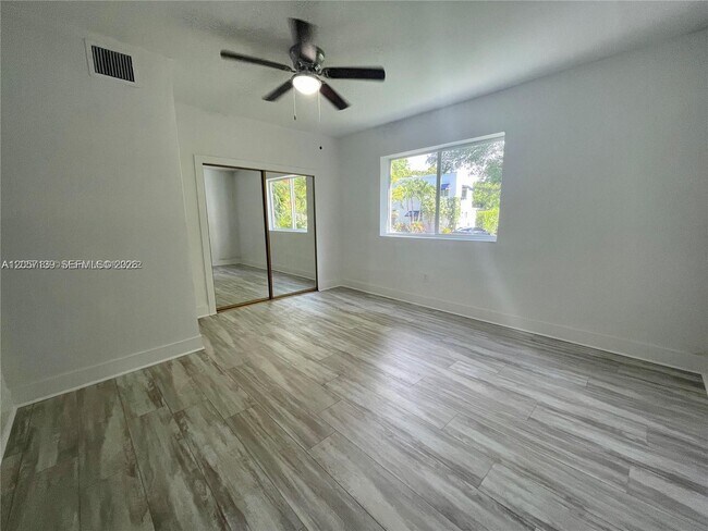 Building Photo - 1522 SW 10th St
