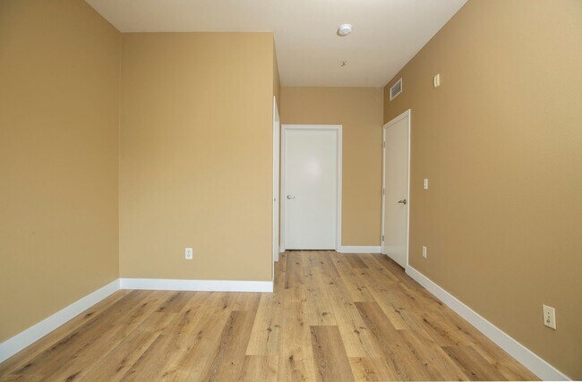 Building Photo - Stylish & Spacious Courtyard-Facing Condo in the Heart of Gaslamp