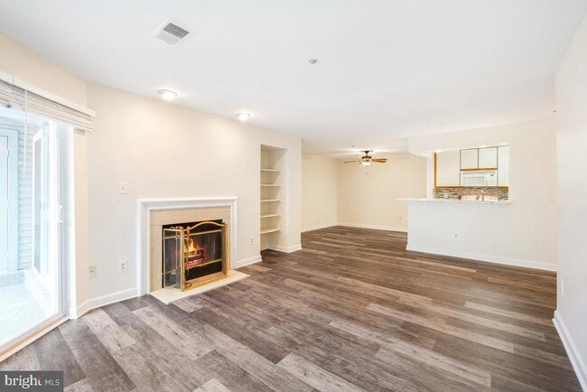 Building Photo - 3301 Sir Thomas Dr