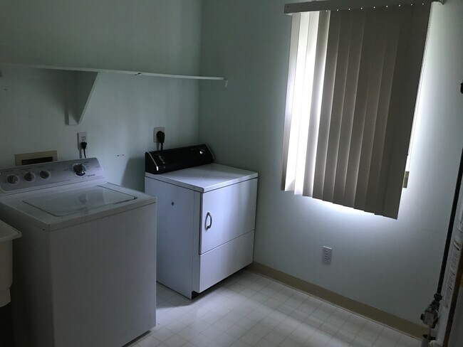 Building Photo - 42825 Lilley Pointe Dr