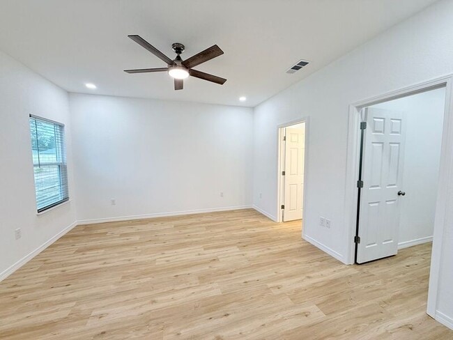 Building Photo - 3353 Country Ln