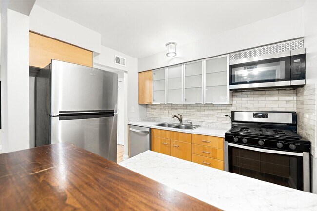 Building Photo - 5300 Carriage Way Dr