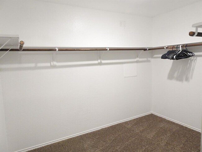 Building Photo - 106 Barton Crk