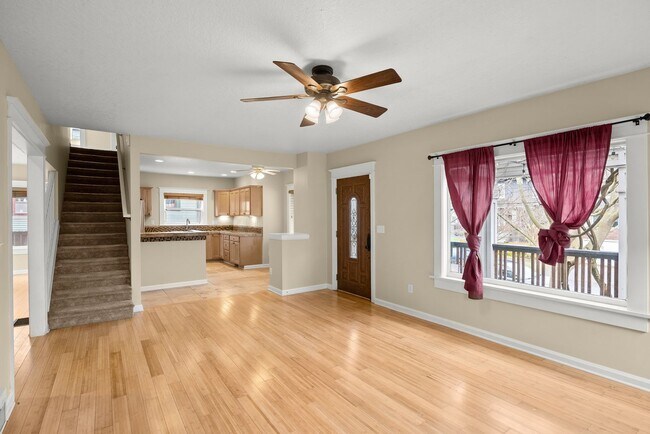 Building Photo - URBAN UPDATED 4 Bedroom/3 Bath CRAFTSMAN S...