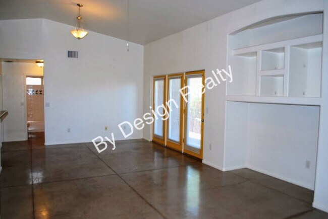 Building Photo - Mountain Ave 3 Bed 2 Bath Home - Contemporary Block Construction