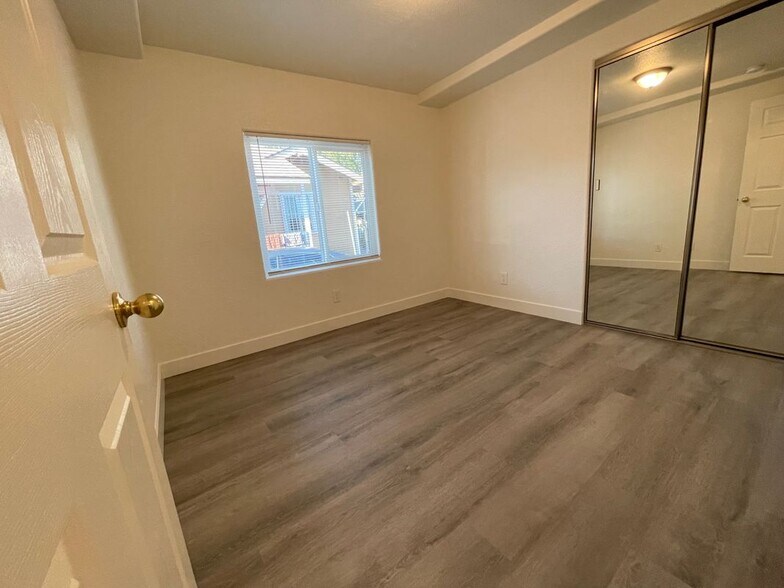 Building Photo - 1823 Gardenia Ave