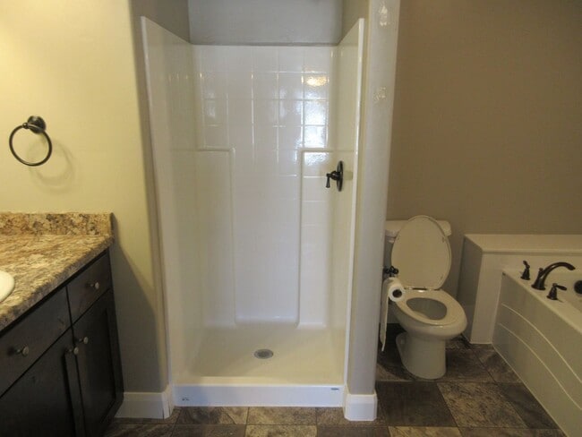 Building Photo - 3 bedroom, 2 bath - in the heart of Cedar ...
