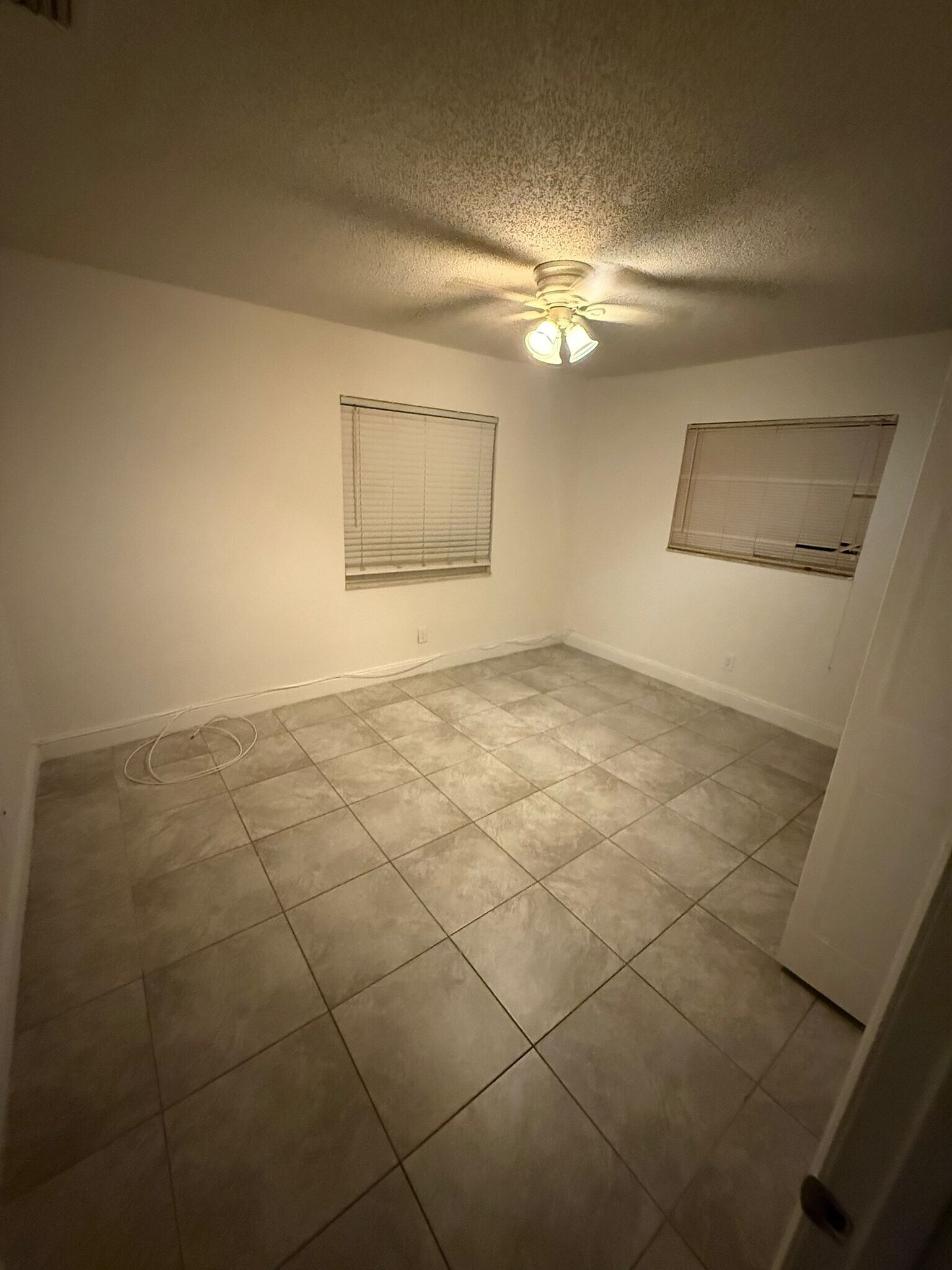 Building Photo - 853 SW 9th Ct
