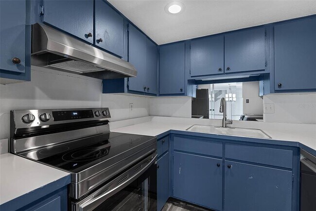 Building Photo - 60 Club House Dr