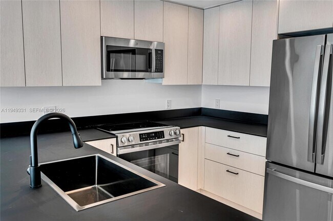 Building Photo - 345 Ocean Dr