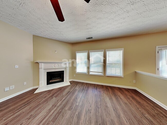 Building Photo - 6165 Ambercrest Ct