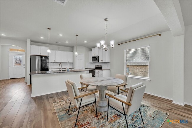 Building Photo - 2420 Elba Dr