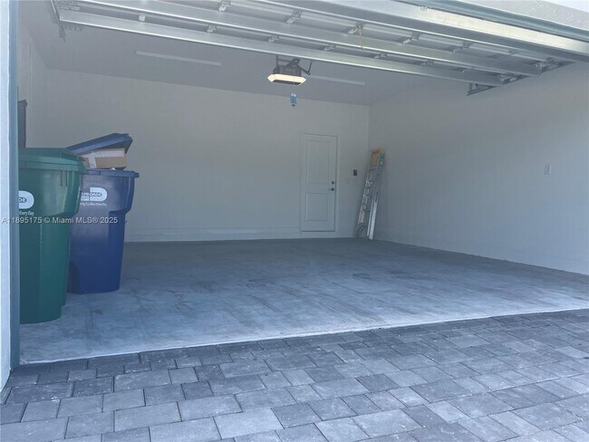 Building Photo - 16960 SW 288th Ter