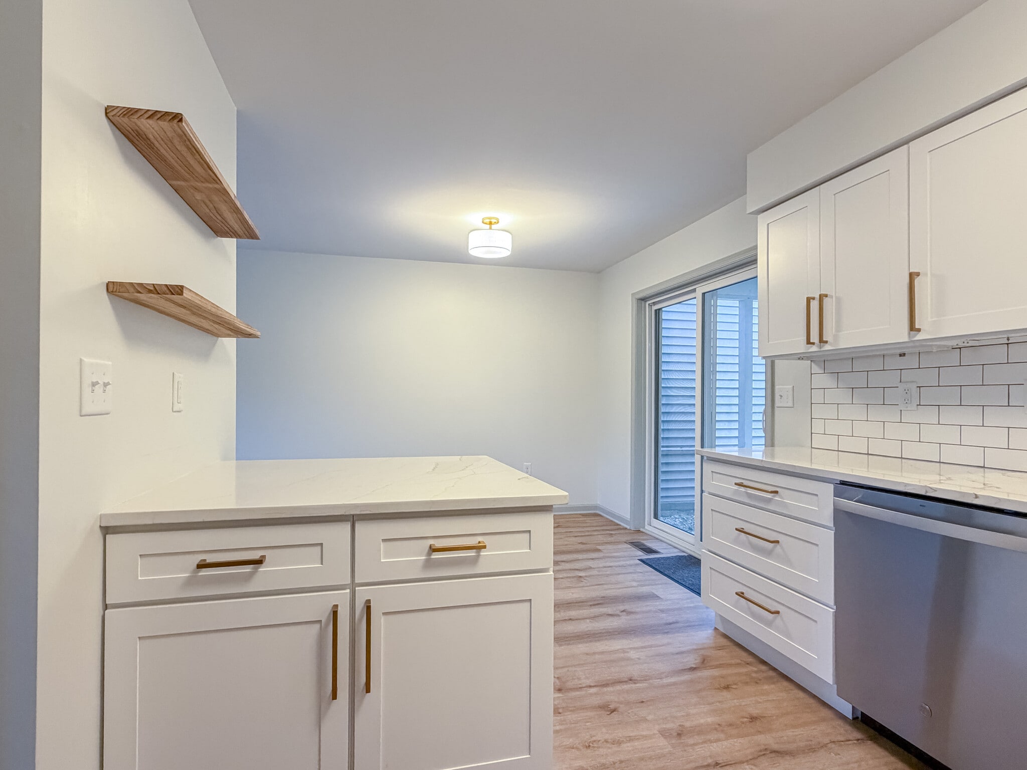 Building Photo - 425 Deerfield Dr