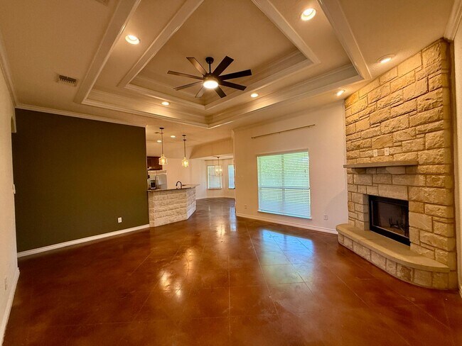 Building Photo - Spacious 4BR Home with Fireplace & Large B...
