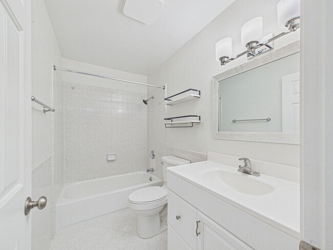 Building Photo - Bright Corner 2BR/2BA in Prime Anza Vista | Parking Included | Exceptional Natural Light